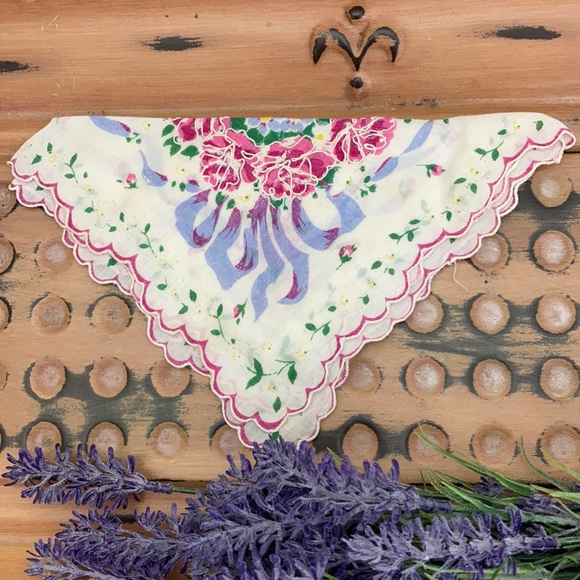 Scalloped Floral Wreath Handkerchief